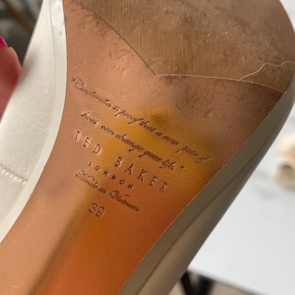 Ted Baker White, Bow Heels - Picture 4 of 6